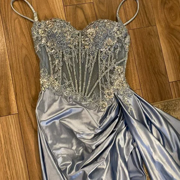 Prom dress - Picture 2 of 3